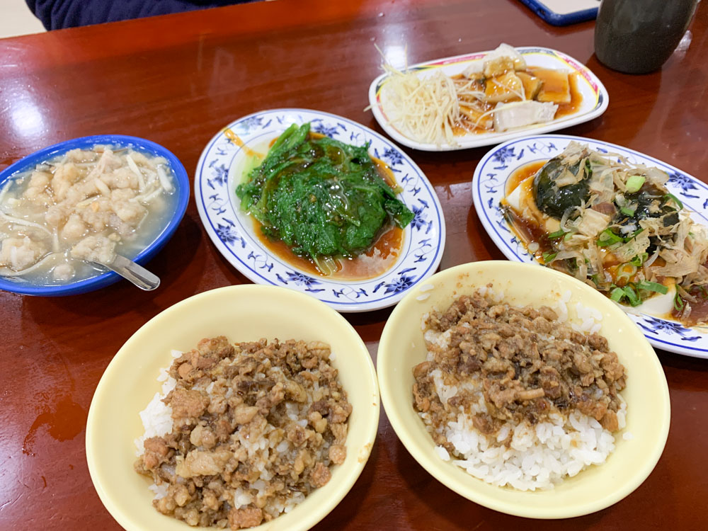 [食記] 台北 建成圓環 三元號 魯肉飯、魚翅肉羹