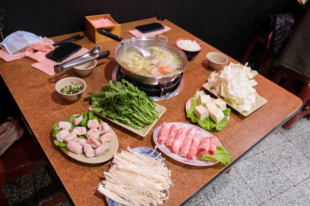 [食記] 台南 友利綜合火鍋 扁魚、蝦米熬成的湯頭