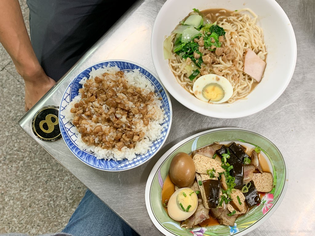 [食記] 台南 成大育樂街 牛伯麵店 內用湯喝到飽