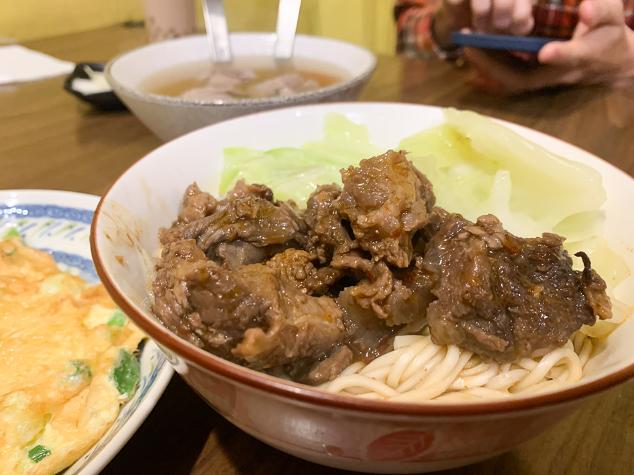 [食記] 台南 東區 苏牛肉湯，麻辣牛腩拌麵好好吃