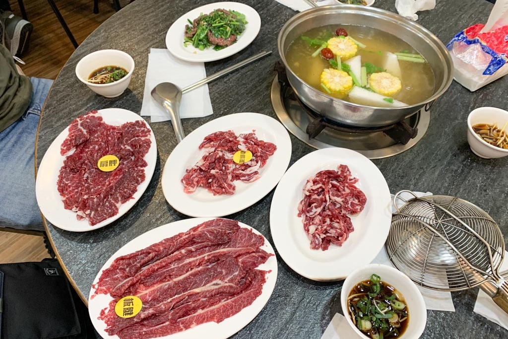 [食記] 台南 阿財牛肉湯安平二店，買三盤送一盤