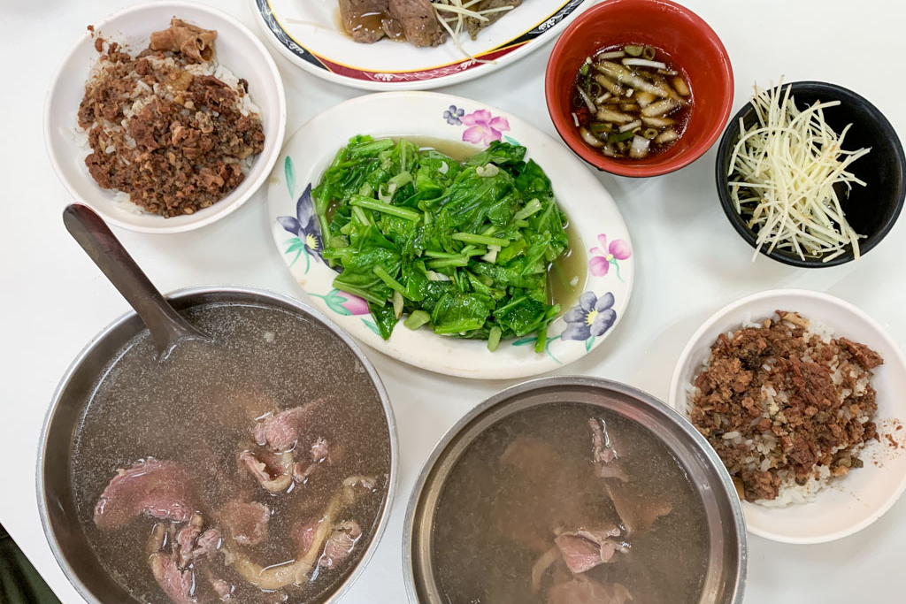 [食記] 台南 旗哥牛肉湯 點湯送牛肉燥飯